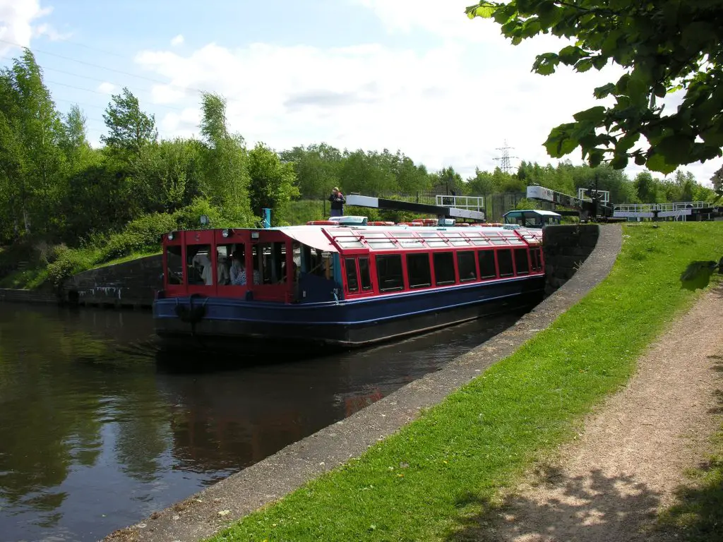 Canal Cruise and Meal in Sheffield