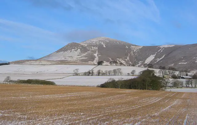 Can you climb to the top of Tinto Hill?